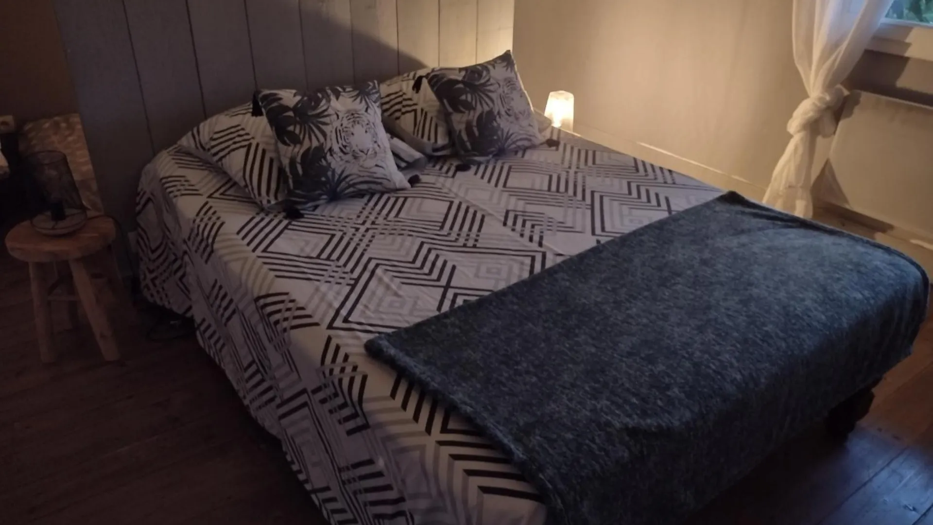 Gite Cocooning Avec Piscine Bouge-Chambalud